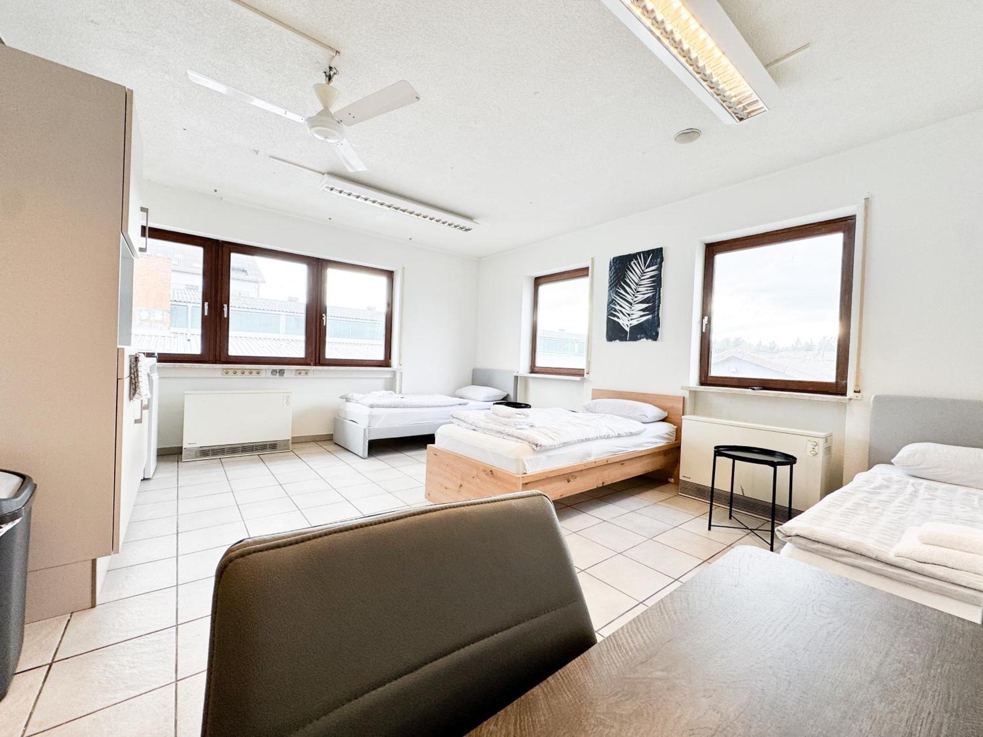 Modern Living Studios Karlsbad Esterno foto
